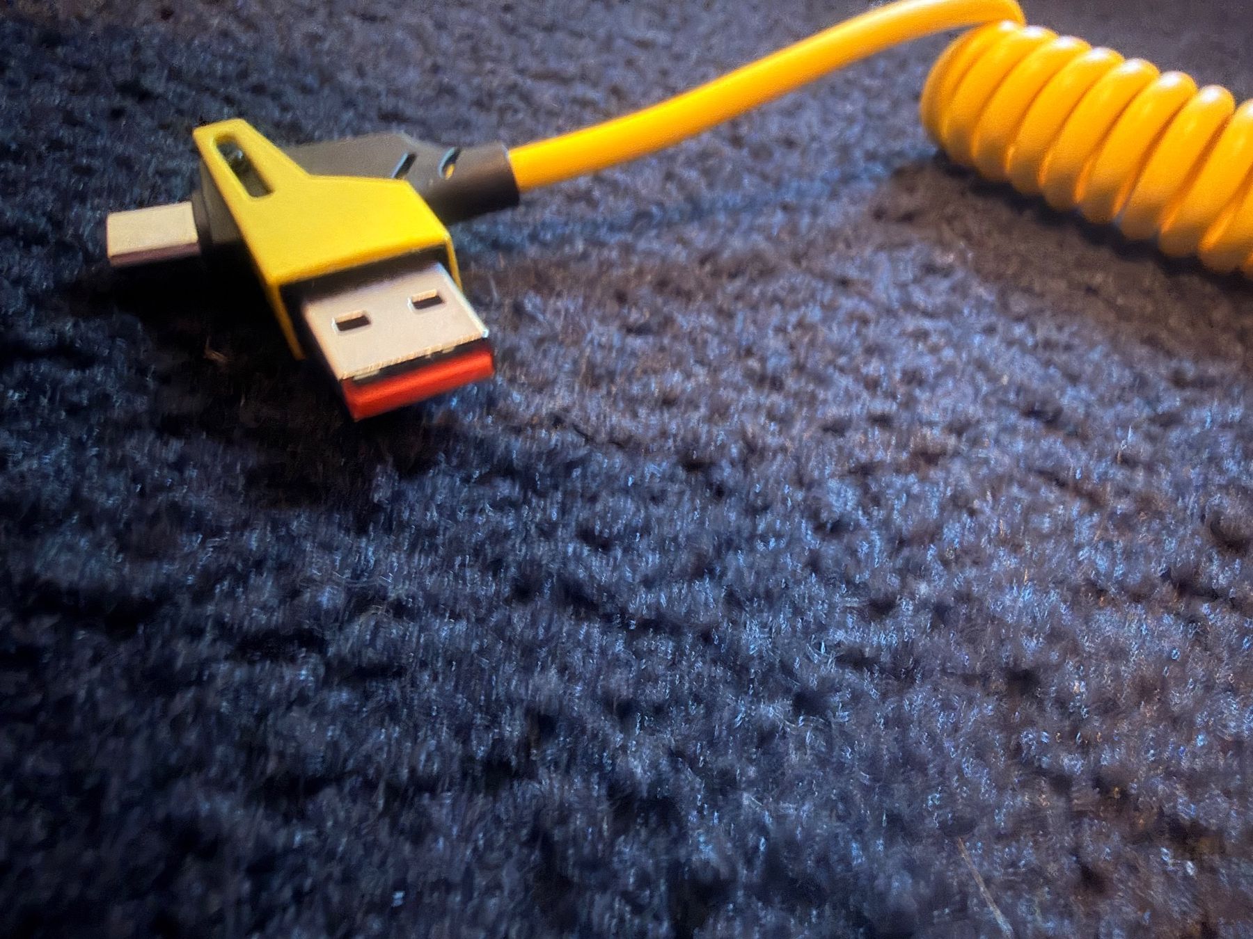Chargements: Ladekabel 4in1 – Neuf (Voir description) à Niederurnen par Carbon21 4