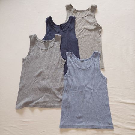 4 Unterhemden Tanktops Grösse 122/128 verschiedene Farben