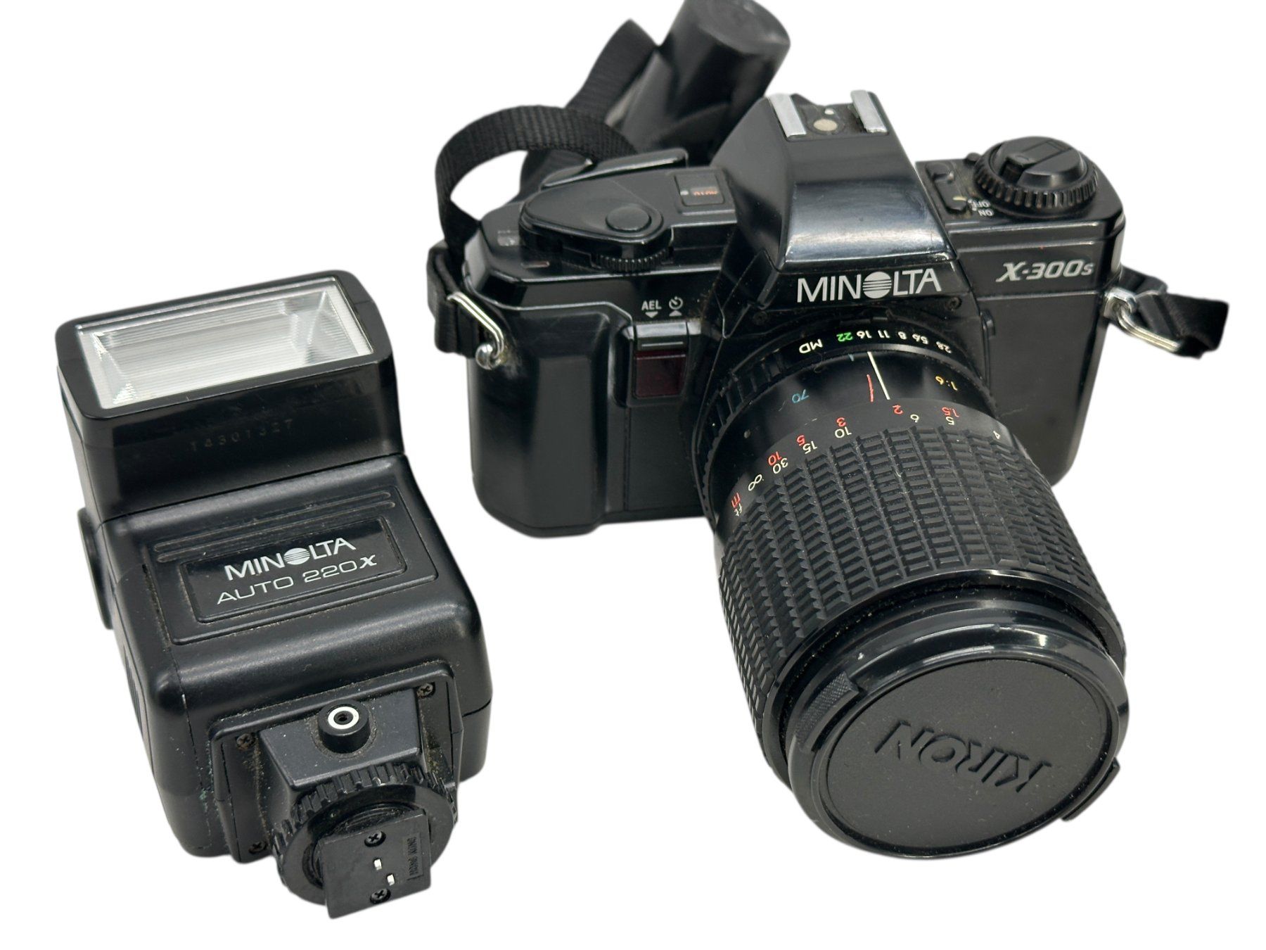 Minolta Kamera: Minolta X-300s argentique vintage + 2 objectifs & flash – Gebraucht aus Morges von vintix 2