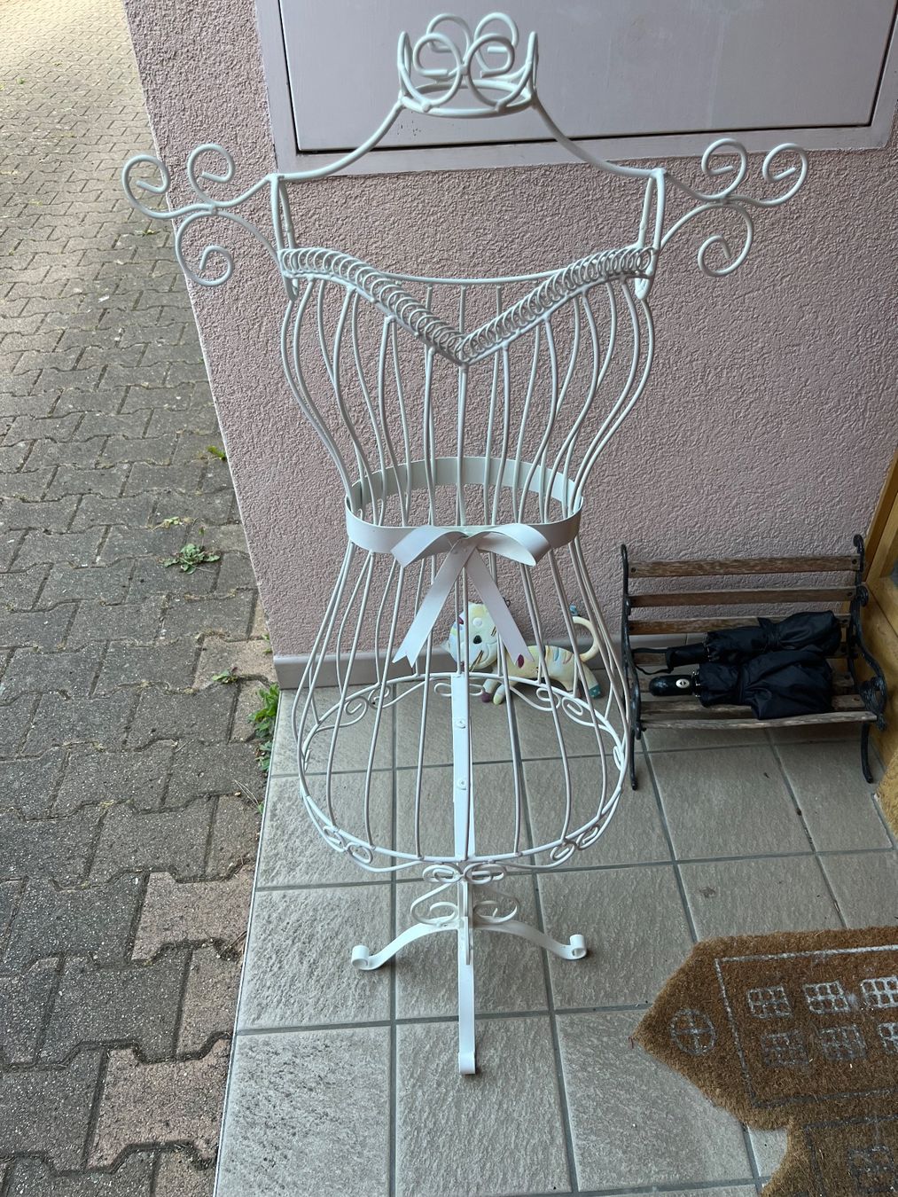 Allestimento di negozi e stand fieristici: Mannequin buste métal blanc noeud – Usato da Porrentruy venduto da Madamebovary