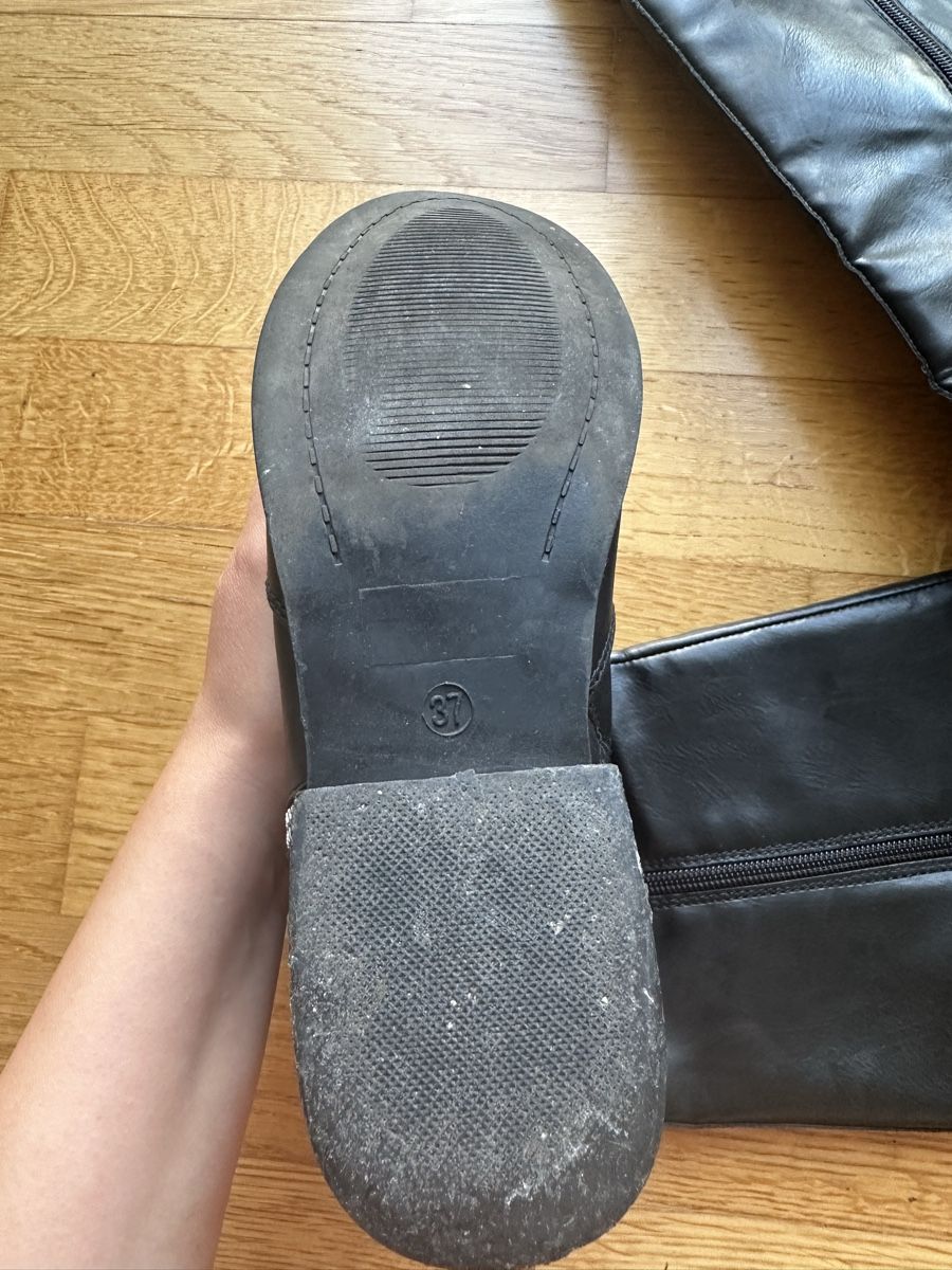 Scarpe da donna: schwarze Stiefel, Grösse 37 – Usato da Olten venduto da sar_zs6d 2