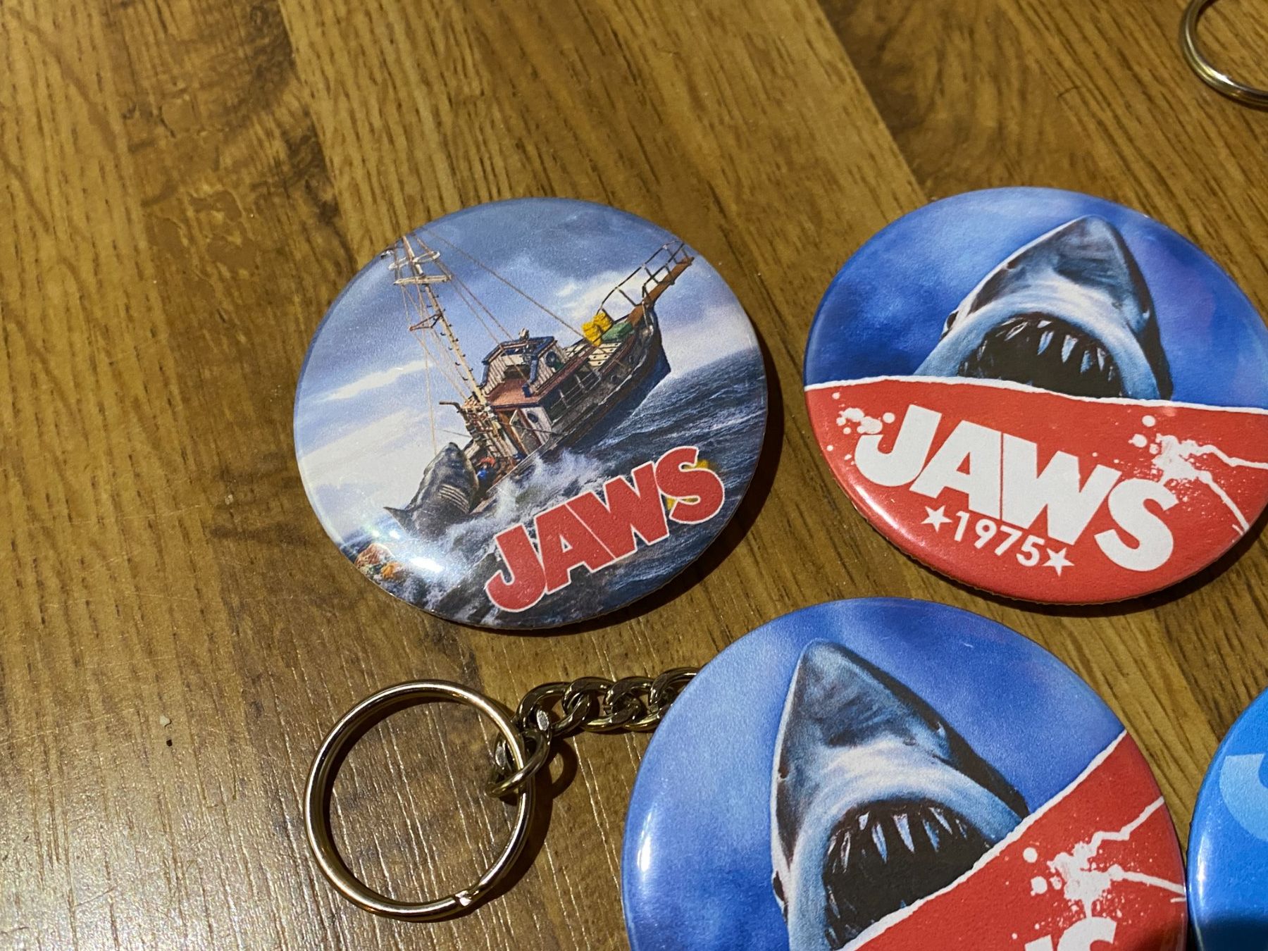 Placchette & Badge: Der Weisse Hai - Pin & Flaschenoeffner! – Nuovo (secondo la descrizione) da Basel venduto da VinylLover68 4