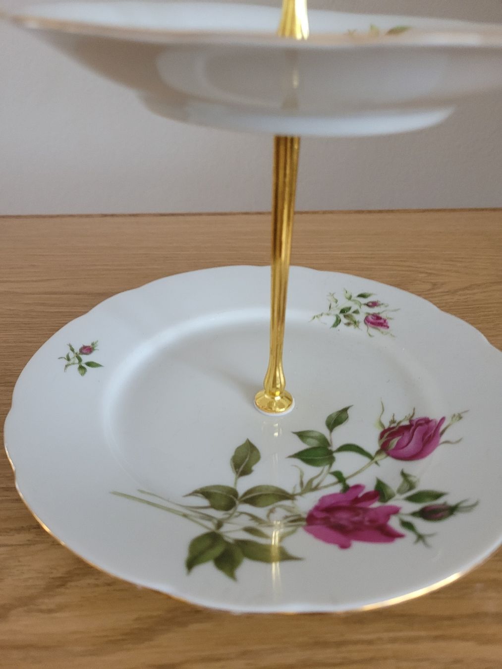 Set di piatti: ETAGERE mit Kaffeetasse, Untertellerchen & Desserteller – Usato da Nottwil venduto da echtMOMO 6