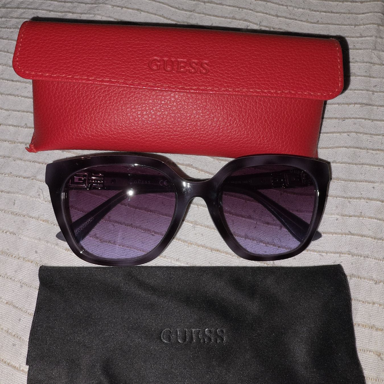 Guess Occhiali & Lenti: Occhiali da sole Guess – Nuovo (secondo la descrizione) da Rancate venduto da sarah357