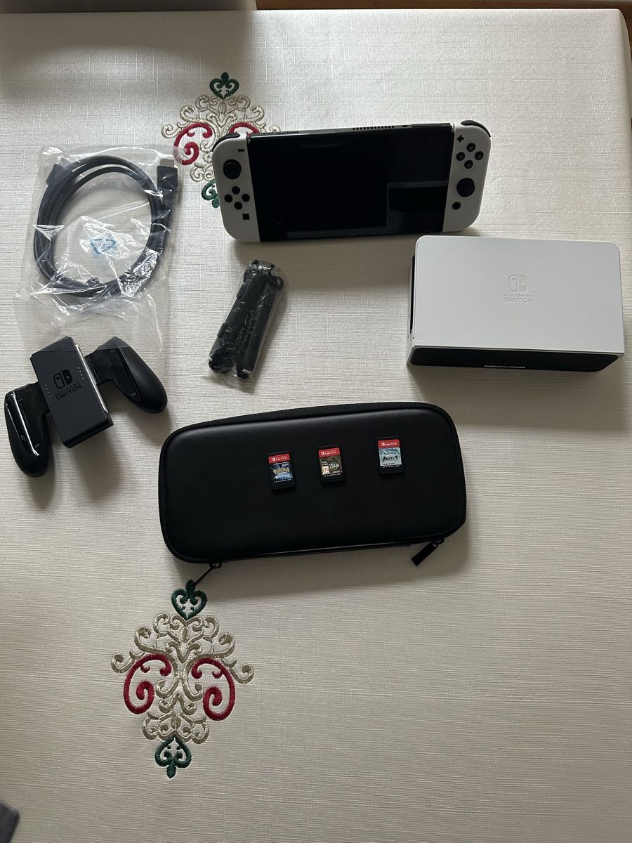 Nintendo Consoles: Nintendo Switch OLED  – D'occasion à Genève par kar_t6qy