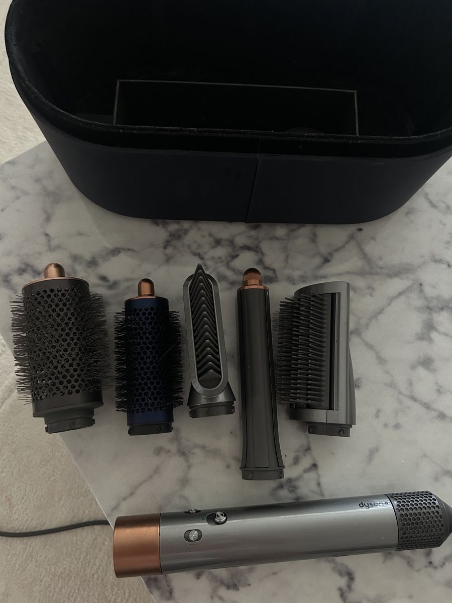 Dyson Sèche-cheveux: Dyson Airwrap Complete Set Zubehör neuwertig – Neuf (Voir description) à Aarburg par mel_t6n9
