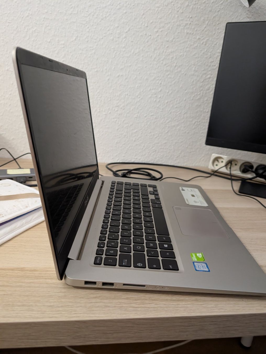Asus Notebooks: Ordinateur Asus Vivobook - pour pièces – Defekt aus Genève von lis_xvh7 1