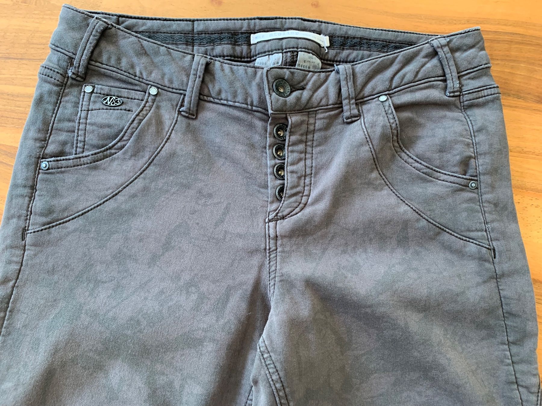 Nile Pantaloni: NILE Atelier tolle Hose Grösse S – Usato da Meiringen venduto da Sheyene 1
