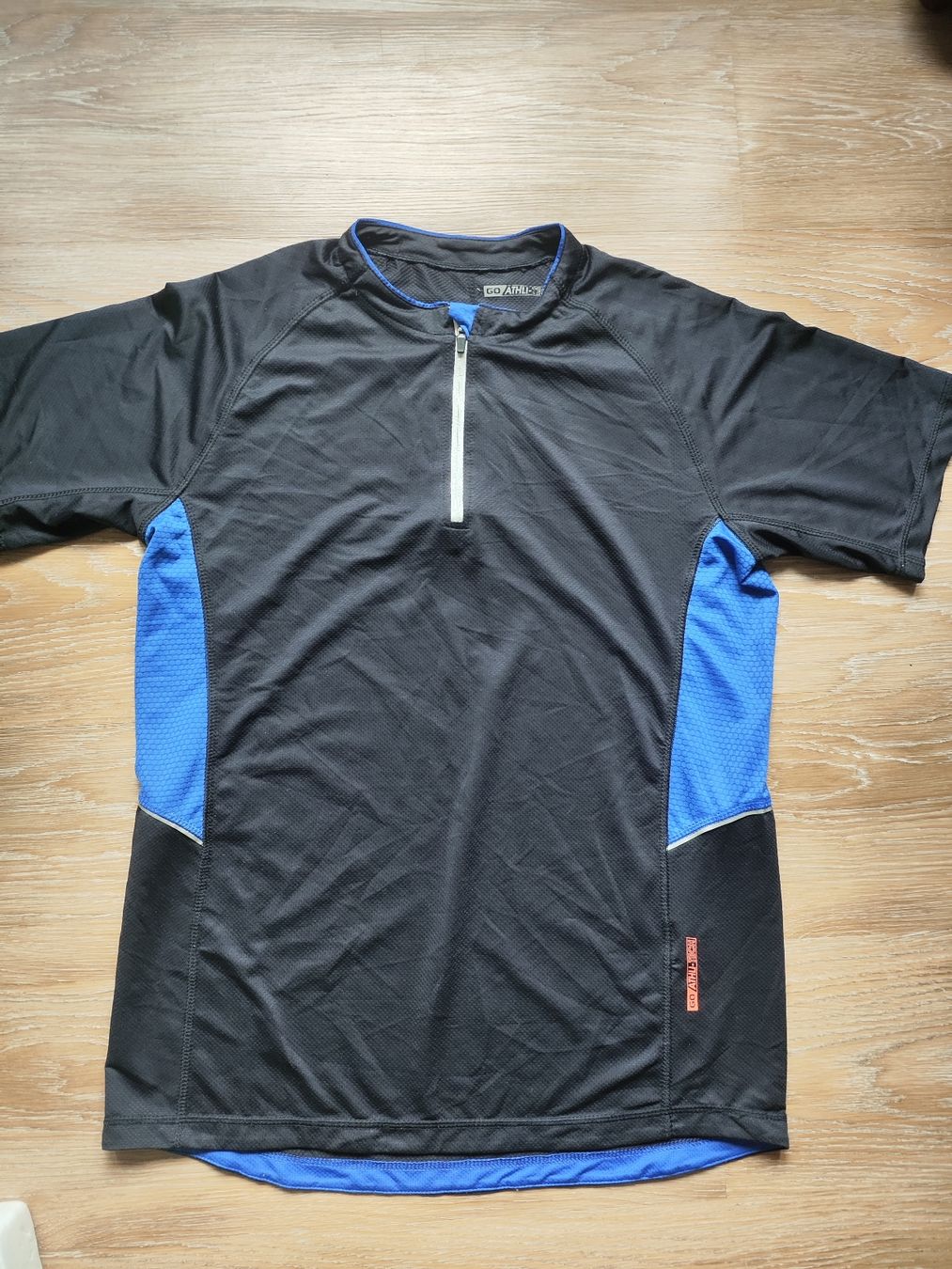 Decathlon Trainer, Turnhosen & -trikots: Radtrikot. Sportliches Design – Gebraucht aus Winterthur von Ajcps