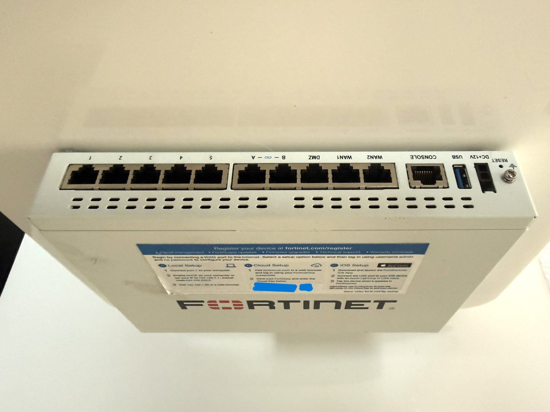 Fortinet Firewall: Fortinet FortiGate 60F Firewall mit Zubehoer – Usato da Wädenswil venduto da Bixio 2