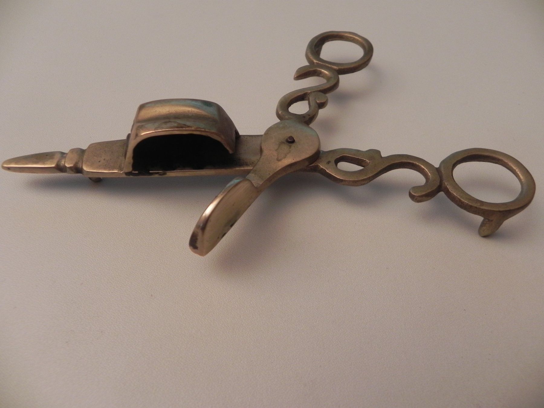 Alle Werkzeuge: Alte Dochtschere o/ Kerzenschere Messing – Gebraucht aus Minusio von Lory64 1