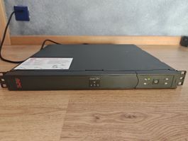 UPS APC Smart‑UPS 450 VA (SC450RMI1U), neu Batteriepack, vol