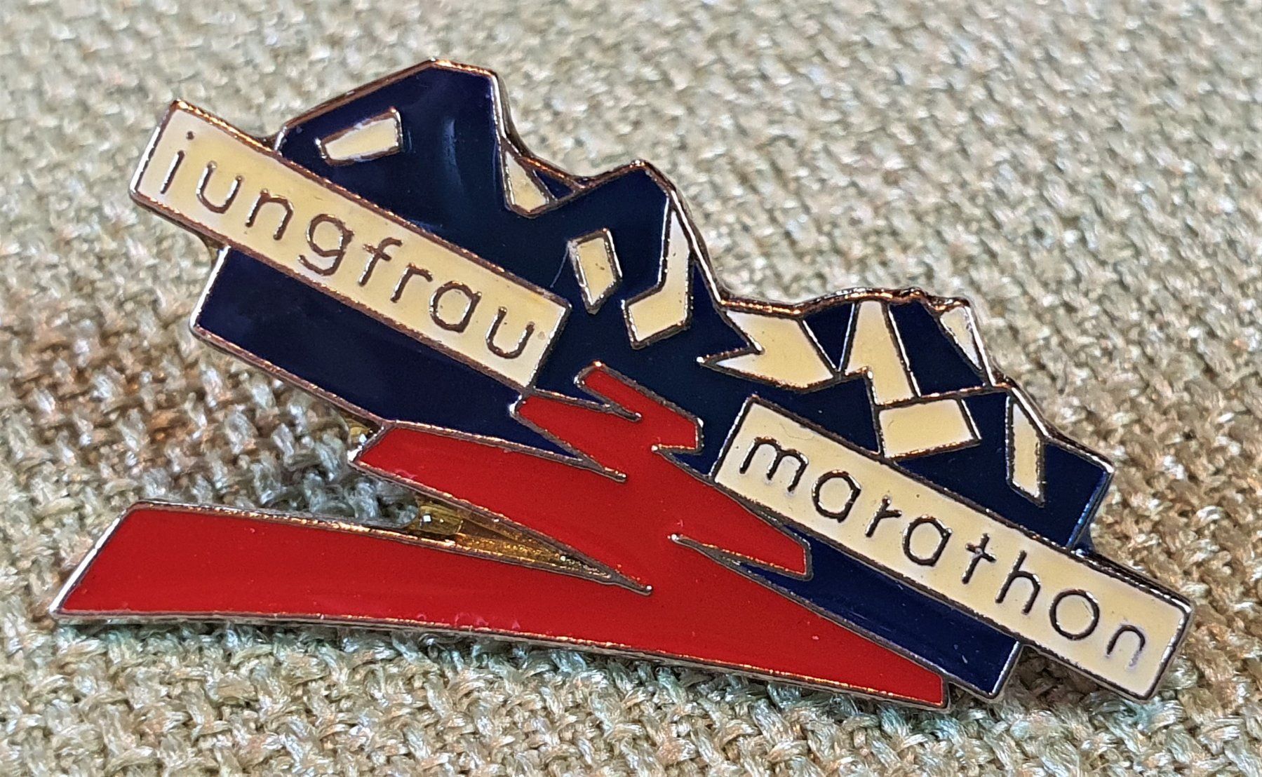 Spille & Fermagli: B198 - Pin Jungfrau Marathon Schweiz – Usato da Reinach BL venduto da Boston-Verkauf