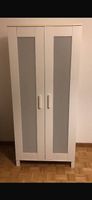 Weisser Kleiderschrank mit zwei Türen