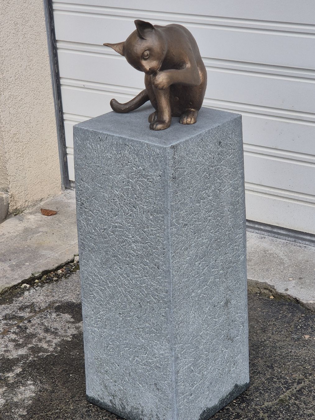 Sculture & Statue: Grabmal mit Bronzekatze – Nuovo (secondo la descrizione) da Ehrendingen venduto da Amigo5