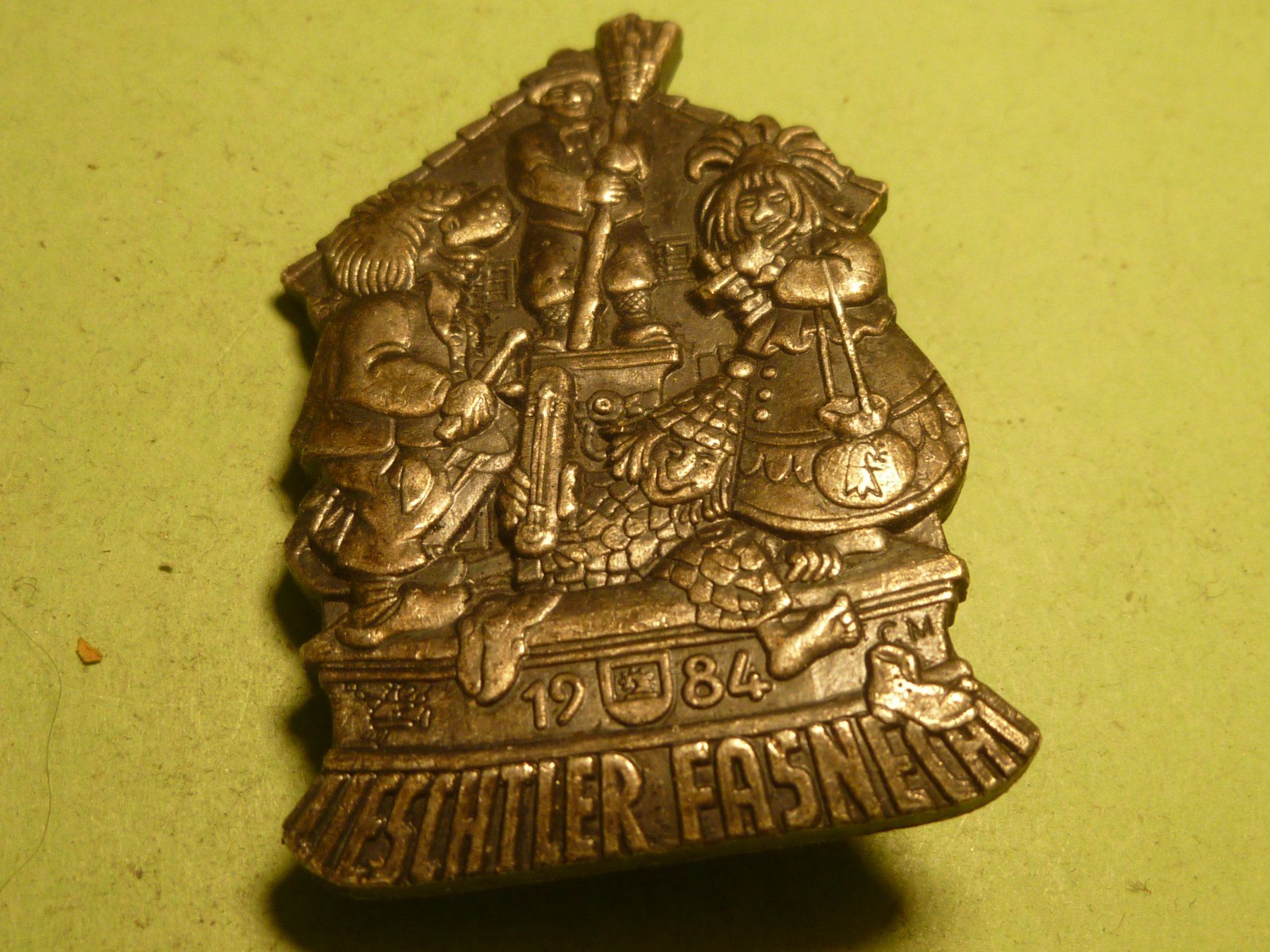 Placchette & Badge: LIESCHTEL 1984 SILBER – Usato da Ried (Muotathal) venduto da Mandarin02