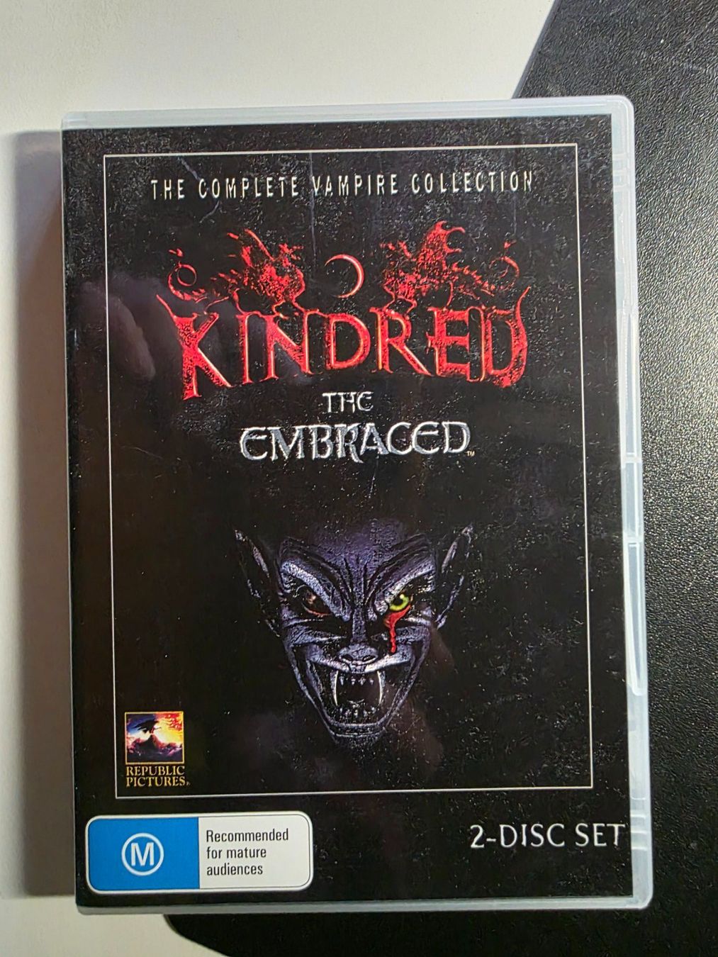 Tutti i DVDs: 2 DVD Set - Kindred The Embraced – Usato da Walterswil BE venduto da Lonitti