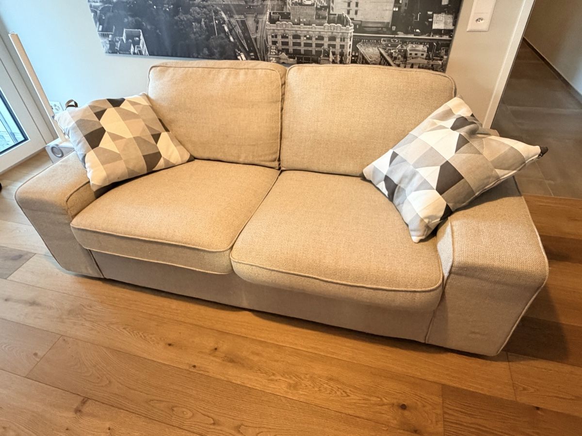 Divani: KIVIK 2er-Sofa, Tibbleby beige/grau – Usato da Thalwil venduto da BELLE09