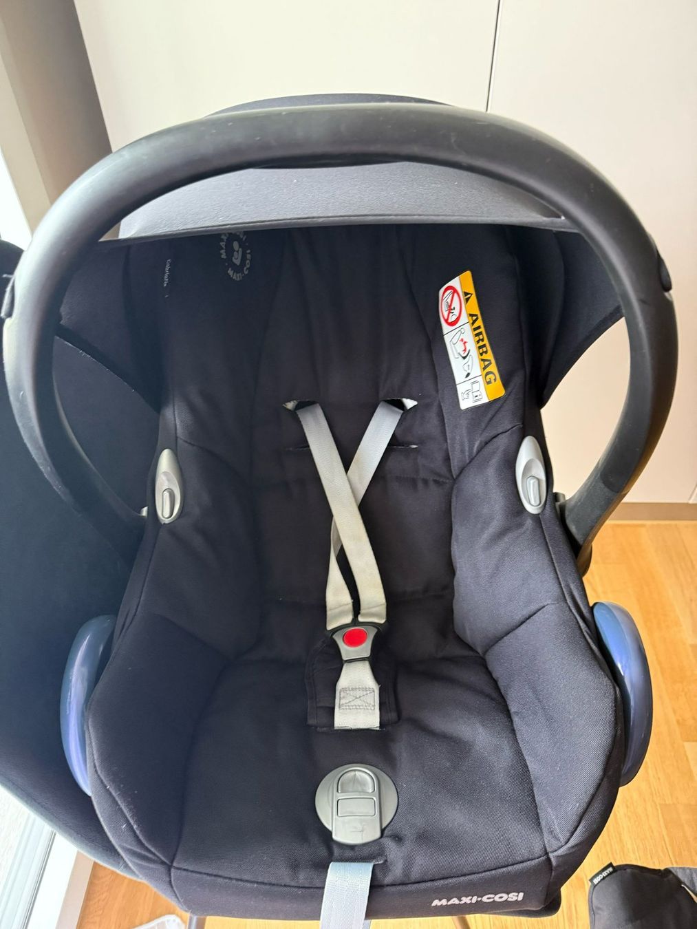 Maxi-Cosi Seggiolini per auto: Maxi-Cosi Babyschale mit Sonnenschutz, schwarz – Usato da Riehen venduto da edu_92w7 2