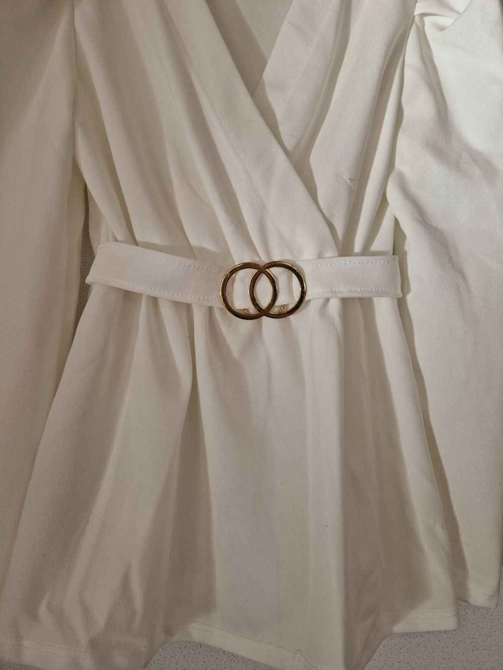 Tuniken: Blouse blanche taille M today avec ceinture dorée – Neu (gemäss Beschreibung) aus Versoix von aline_b 1