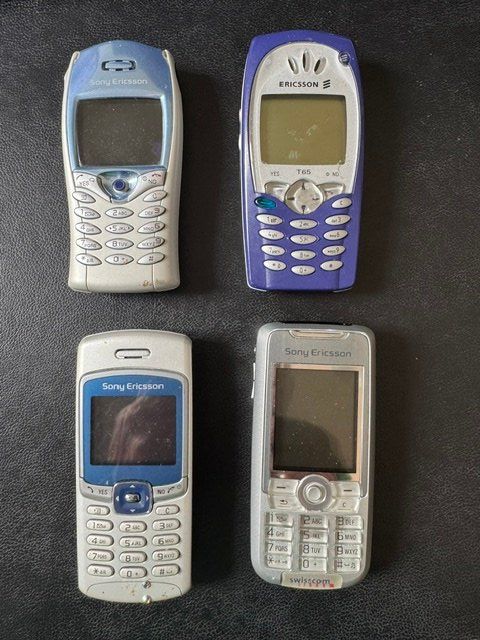 Ericsson Telefoni cellulari / Smartphones: Sony Ericsson und Motorola Retro-Handys – Usato da Büttikon AG venduto da gluschtig 1