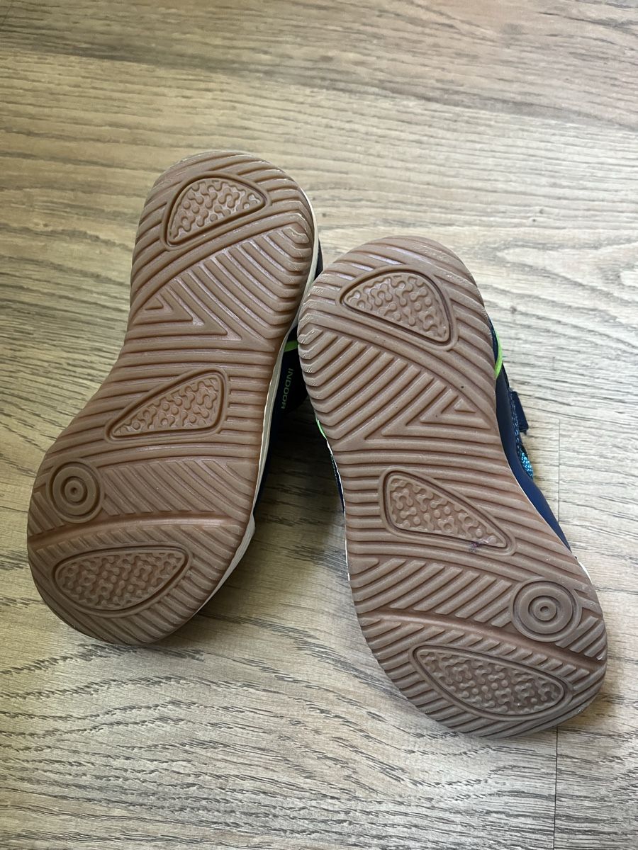Chaussures garçon: Kinder Turnschuhe – D'occasion à Fischingen par nat_9qn7 1