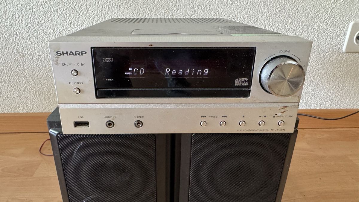 Sharp Lettore multimediale & Streamer: Sharp Hi-Fi Component System XL-HF201 mit iPod-Dock, CH-Vers – Usato da Fällanden venduto da Limousinenswiss 4