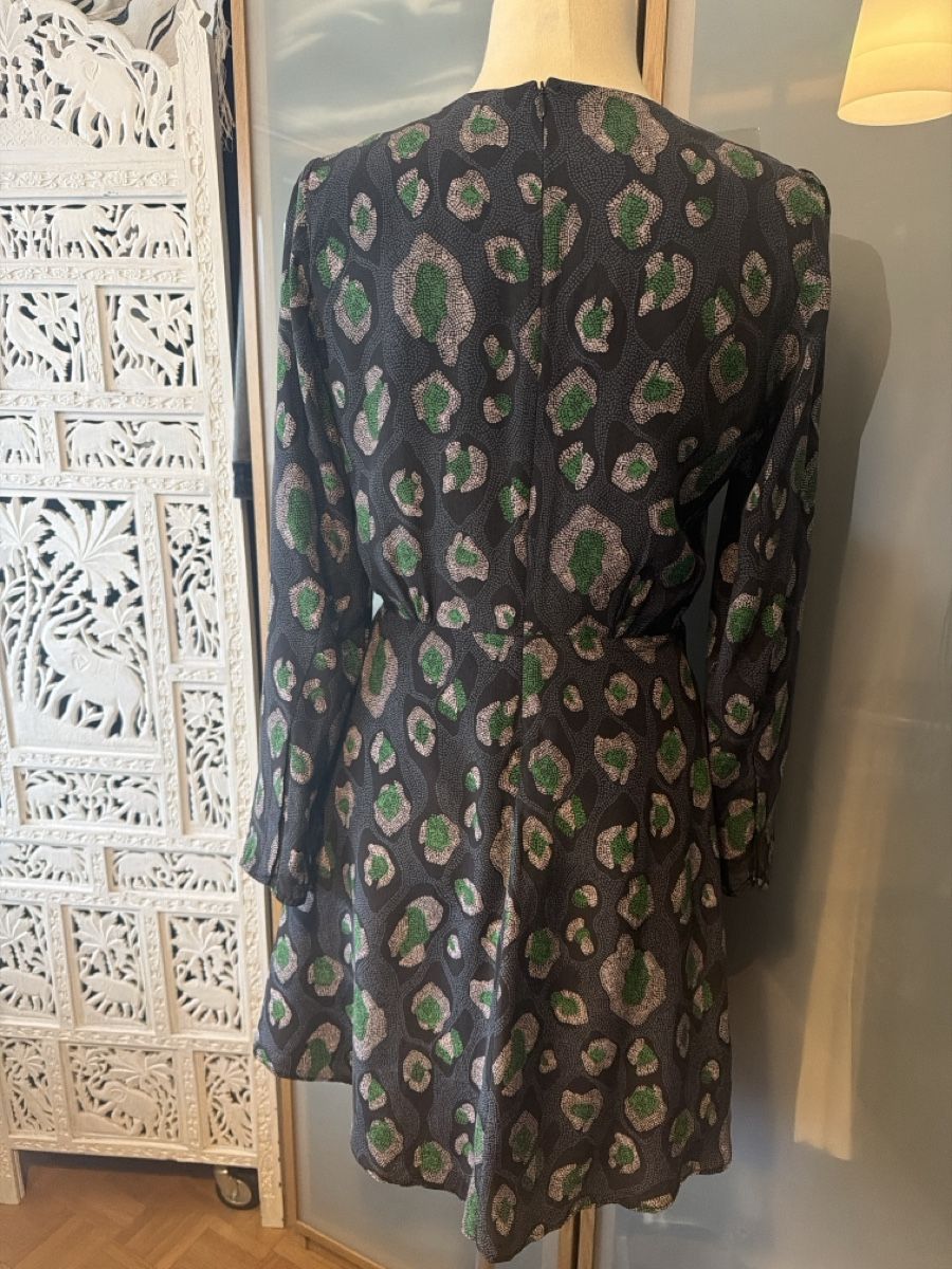 Kookai Kleider: Robe Kookai en soie taille 40 – Gebraucht aus lausanne von Bigmama777 3