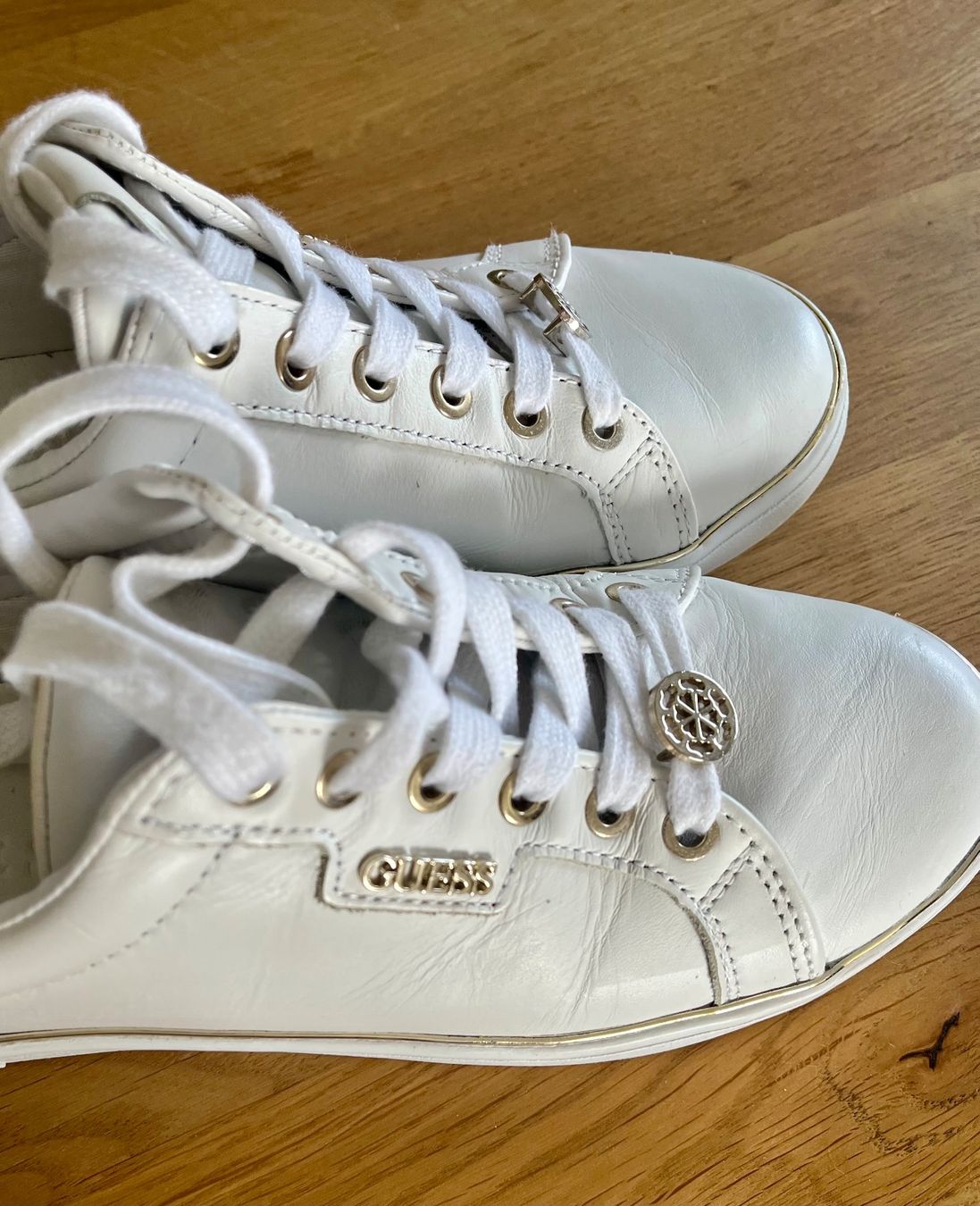 Guess Scarpe da donna: Guess Sneakers Grösse 38 – Usato da Moosleerau venduto da MiBan 6