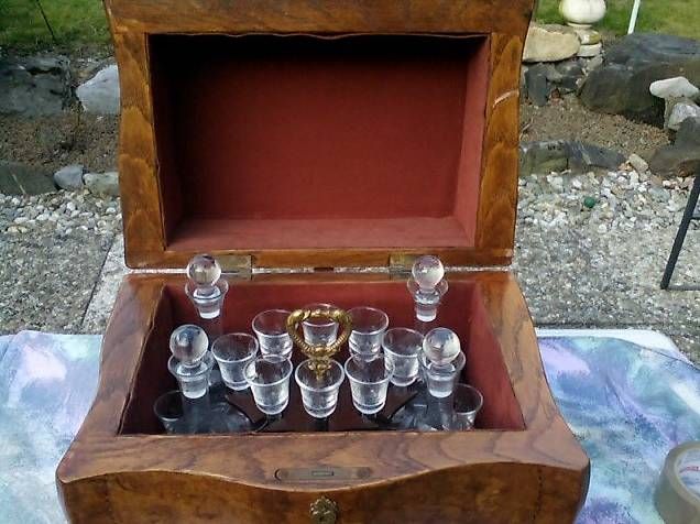Caricabatterie: 1 Cave à liqueur ancienne complète. – Usato da St. Maurice venduto da Benoit12