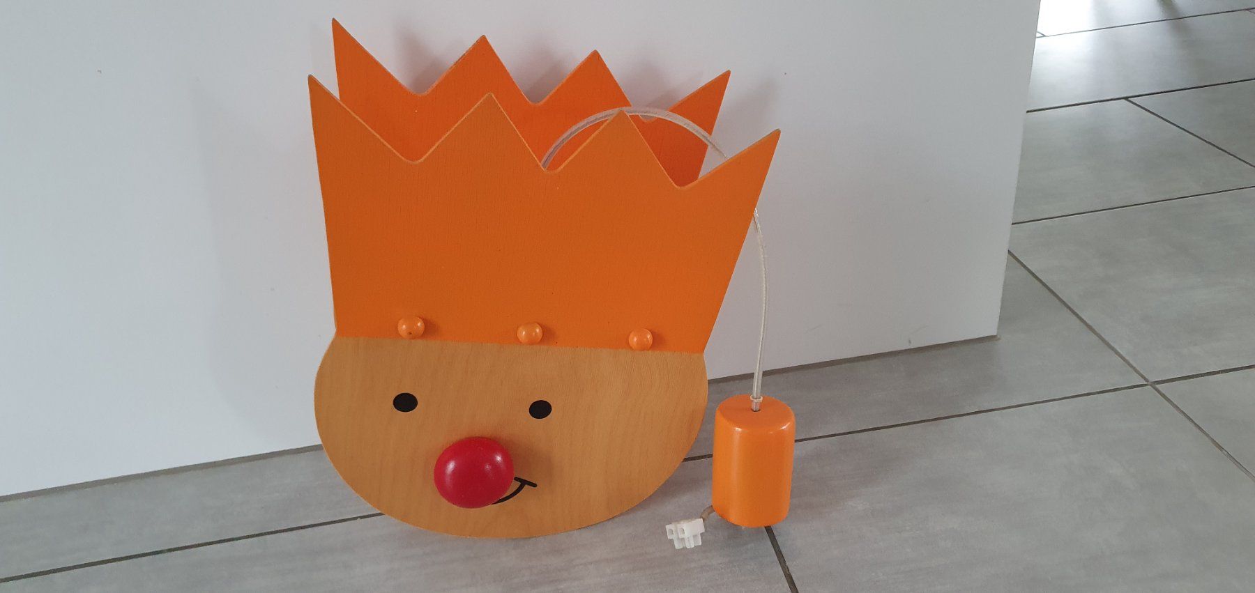 Lampade: Kinderzimmerlampe König aus Holz – Usato da Wallenwil venduto da Rainbow45 1