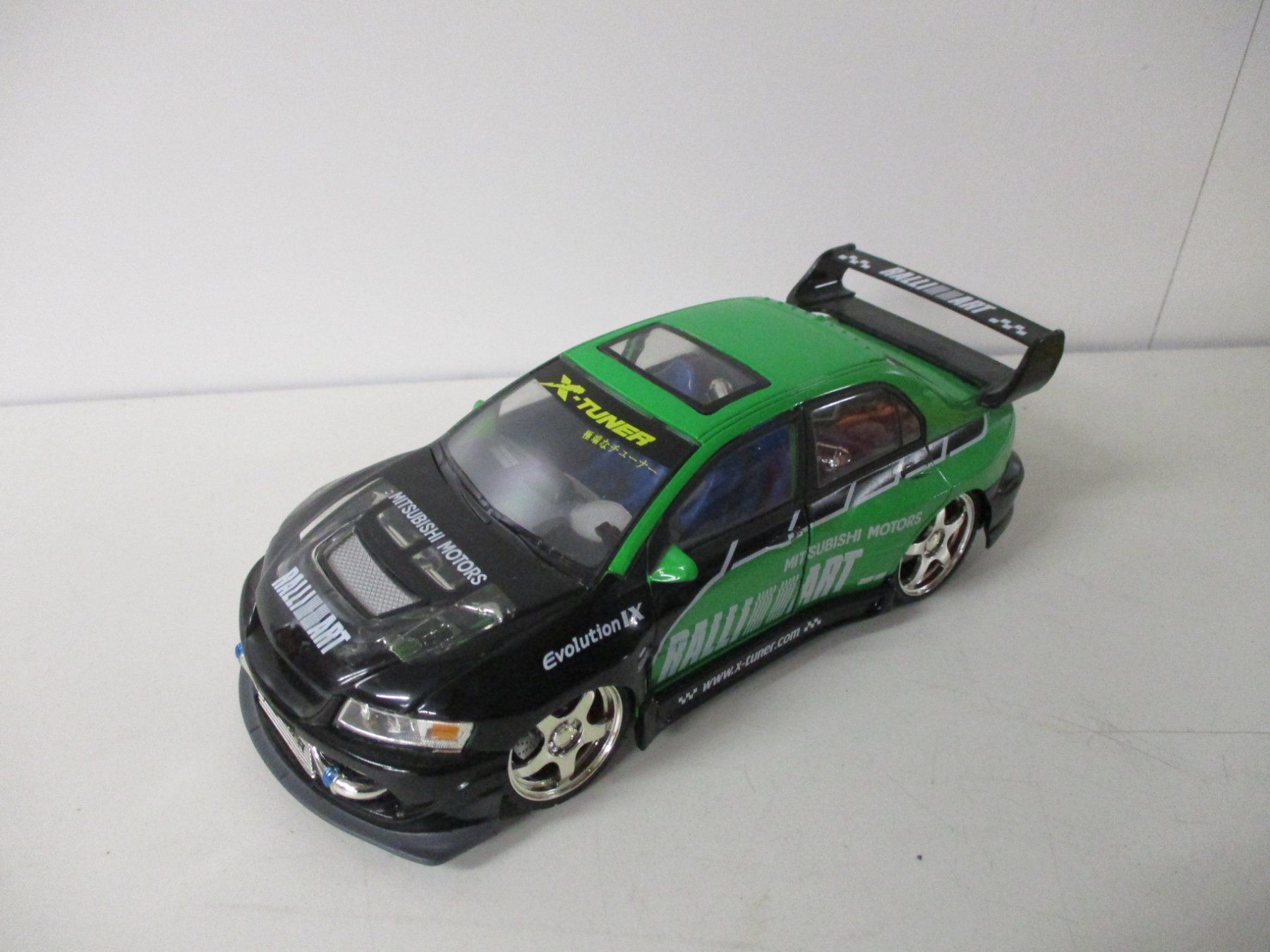 Mitsubishi Modellini d'auto: Mitsubishi Lancer Evo 9  1/24 – Nuovo (secondo la descrizione) da Rothrist venduto da blechdosen
