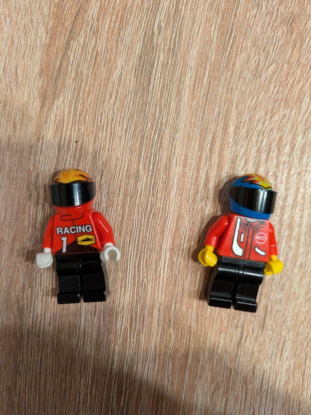 Lego Kit di costruzioni: LEGO - FORMULA 1 PILOTS - MINIFIGURE – Usato da Losone venduto da AlpineLayer