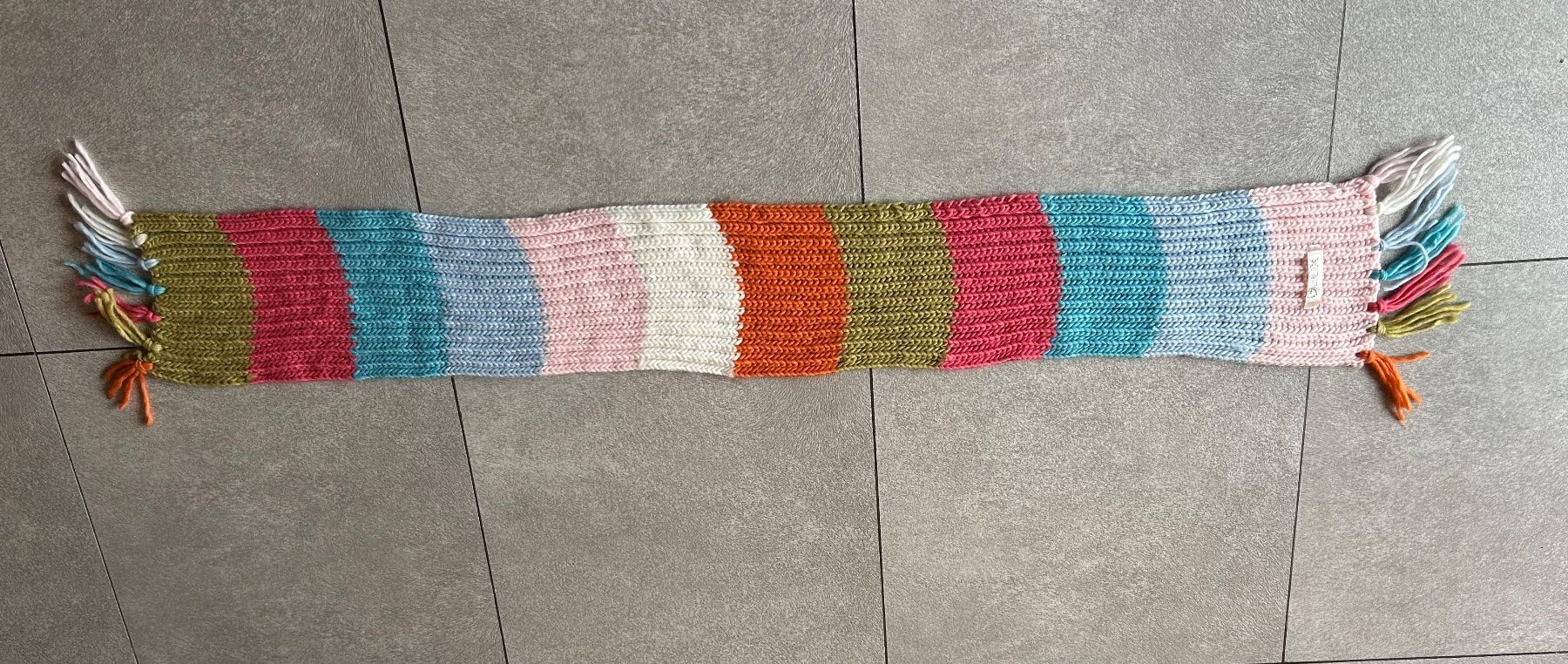 Altro abbigliamento per bambina: weicher Schal 20 x 150 cm – Usato da Arbedo venduto da nadia1973