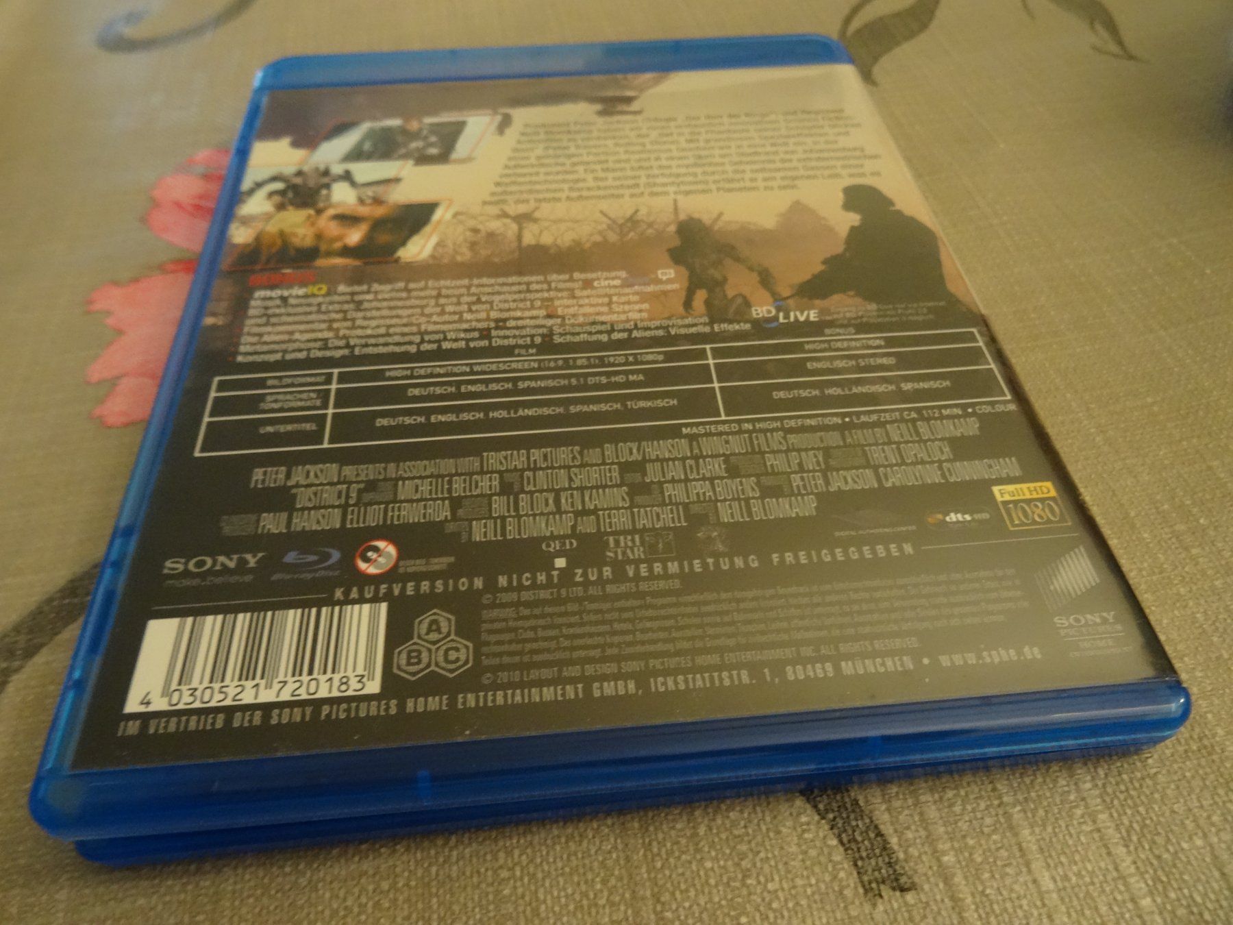 Tutti i DVDs: District 9 - Blu-ray Sci-Fi Action Film – Usato da Olten venduto da Disc-Verkauf 2