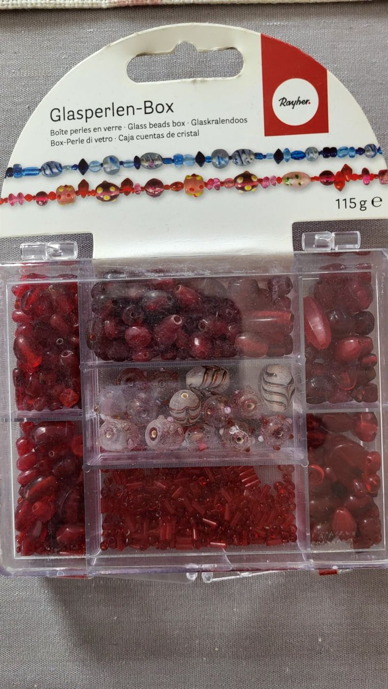 Perle (finte): Rayher Glasperlen-Box, viele rote Perlen neu – Nuovo (secondo la descrizione) da Strengelbach venduto da maskil