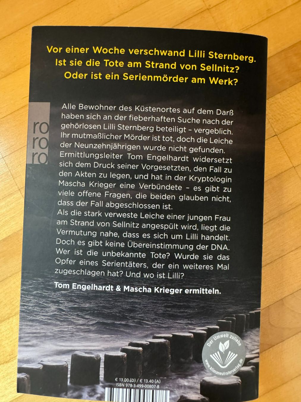 Bücher: Der Strand - verraten - Karen Sander – Gebraucht aus Küssnacht am Rigi von DanielaH0102 1