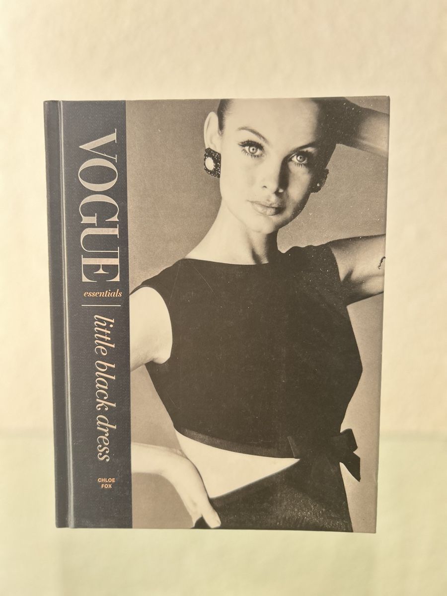 Libri: VOGUE essentials little black dress  – Usato da Schaffhausen venduto da Alinas-Kinderwelt