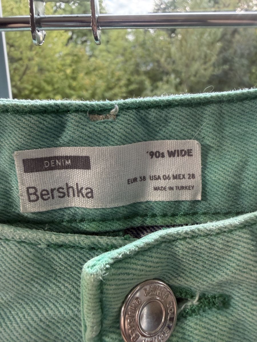 Bershka Jeans: Jean Bershka 90s Wide patchwork multicolore taille 38 – Gebraucht aus Courtételle von ann_57c2 2