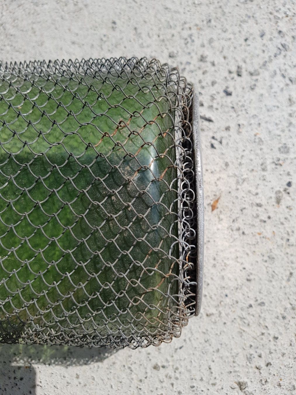 Bottiglie: Vintage Glasflasche mit Metallgitternetz – Usato da Näfels venduto da SuEdHe 7