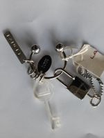 LANCEL porte clefs "MOI" vintage en métal chromé