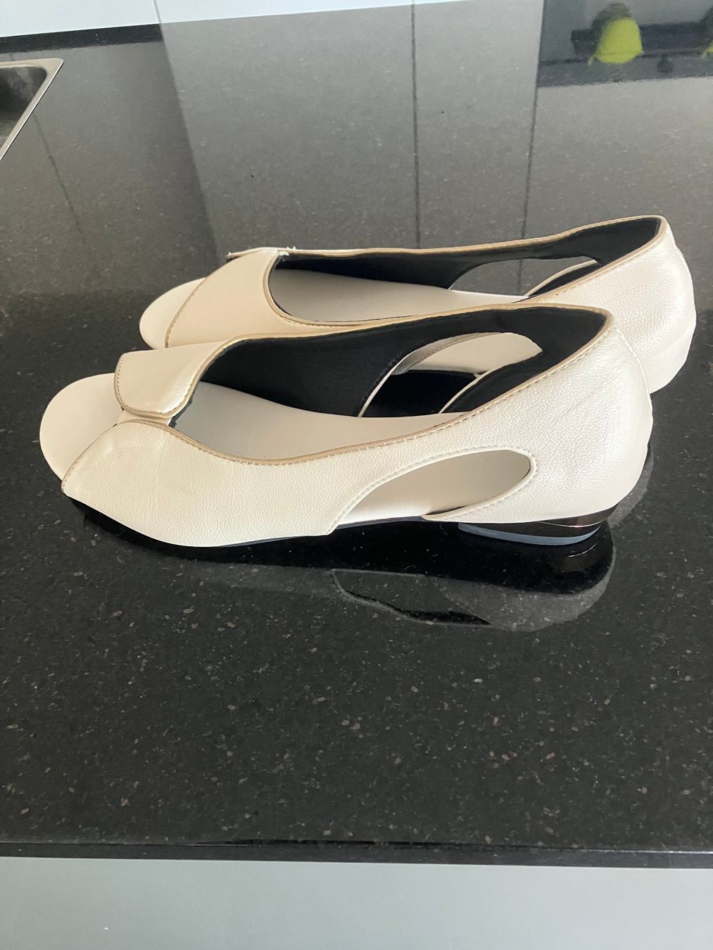 Scarpe da donna: Slipper – Nuovo (secondo la descrizione) da Inwil venduto da shylli