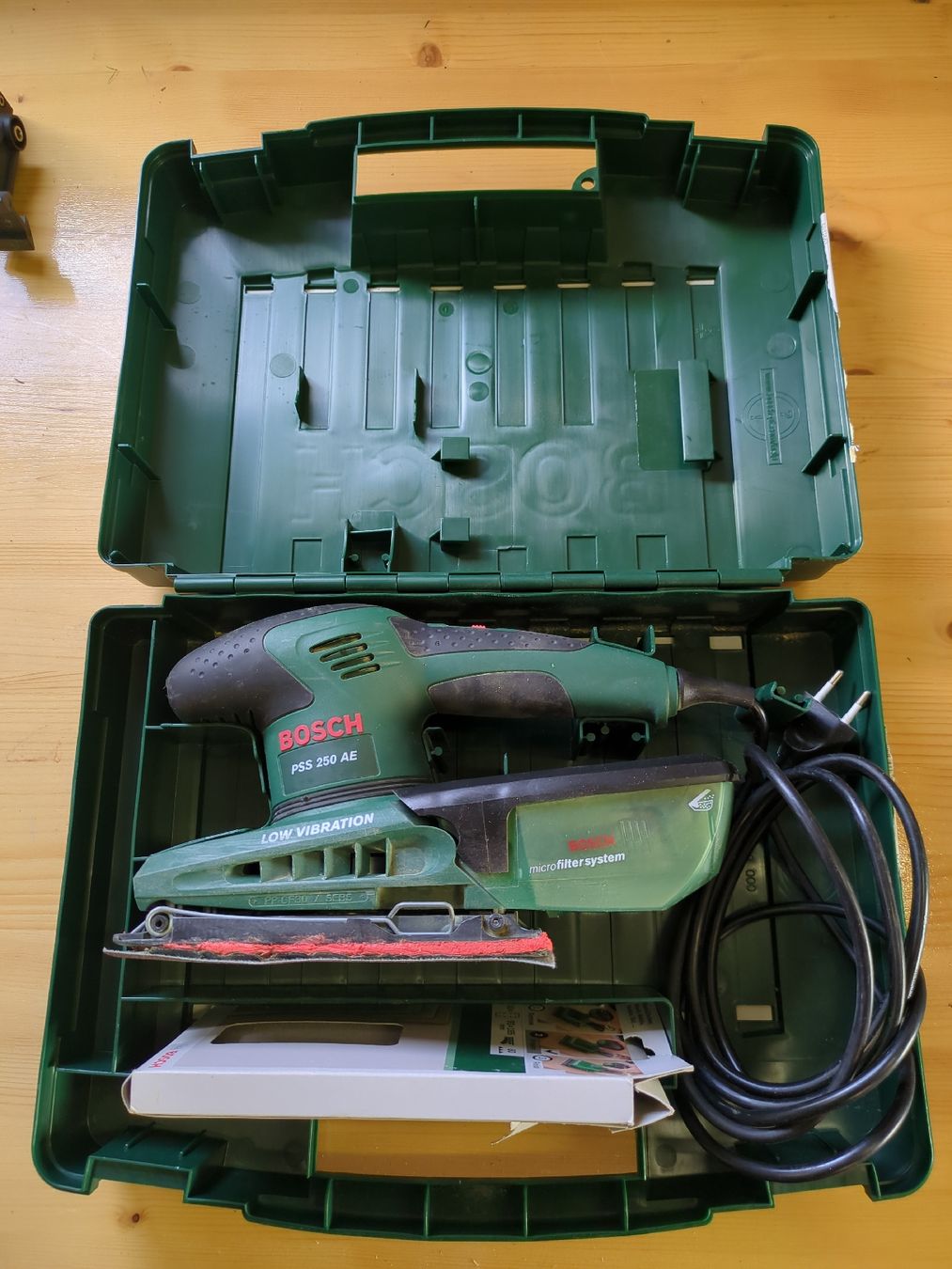 Bosch Smerigliatrici & Lucidatrici: Bosch Schwingschleifer PSS 250AE  250Watt – Usato da waltenschwil venduto da grubi88 1