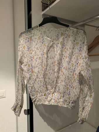 Schöne luftige Damen Bluse Oberteil Mango Grösse M