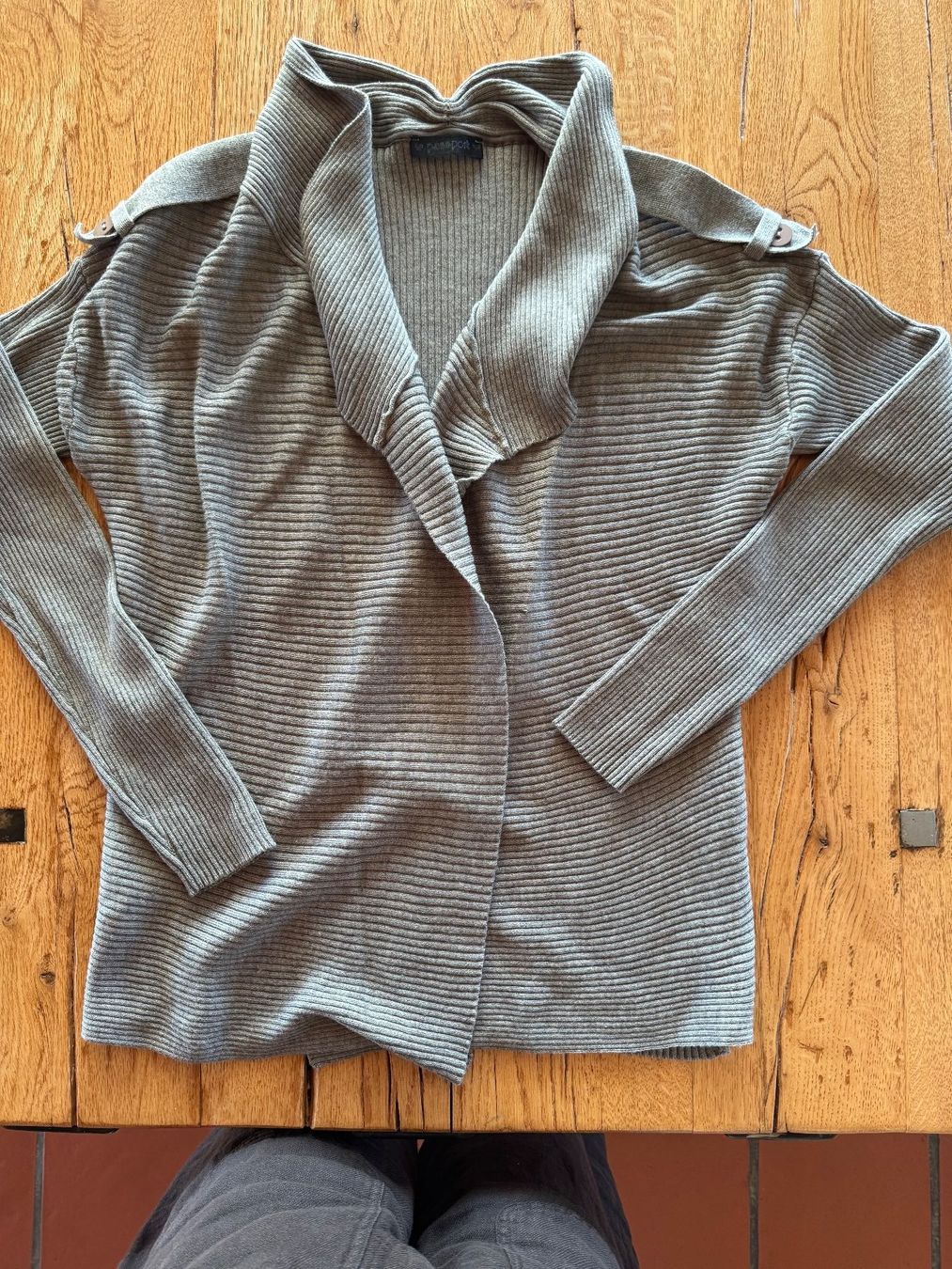 Jacken: Feine Strickjacke Passport, Gr. M – Gebraucht aus Oberrohrdorf von maggys15