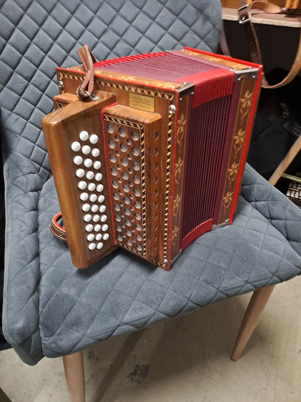 Strumenti musicali: Aemmentaler orgeli ton B..  – Usato da Villeneuve venduto da BibiVintage 4