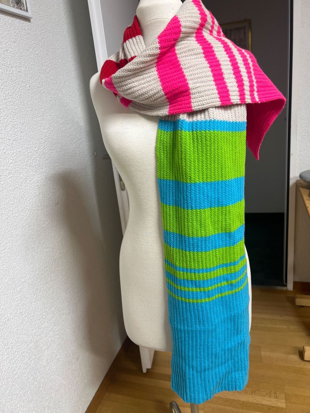 Bogner Foulard & Sciarpe: Schöner Strickschal von Bogner – Usato da Maienfeld venduto da 8796 2