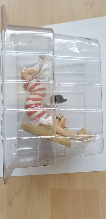 Statuette: Figurine Tintin Dupont – Usato da Moutier venduto da hugo2630 1