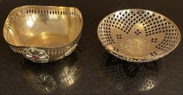 Coppia di coppe in ottone traforato (India)