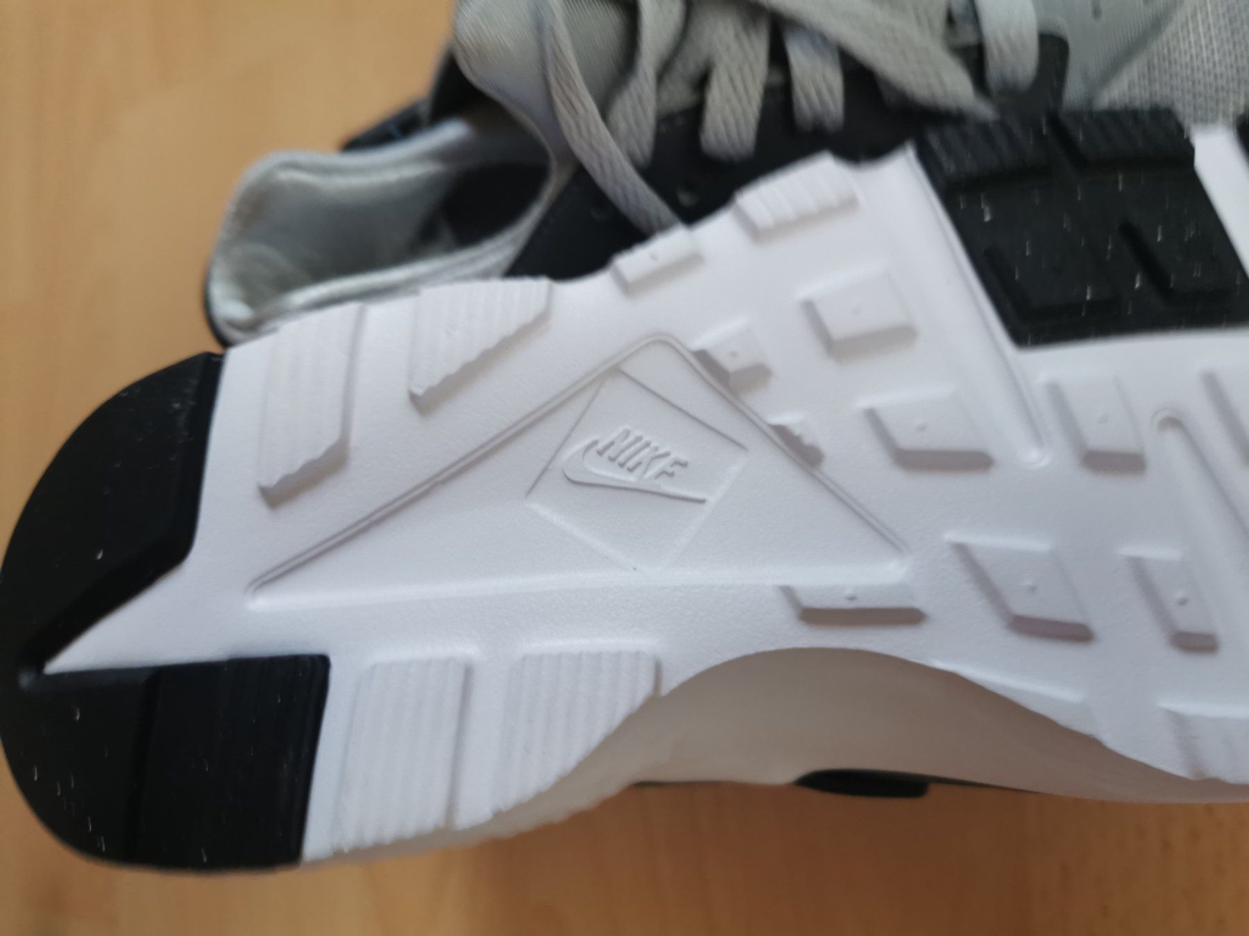 Nike Scarpe per ragazzi: Nike Schuhe Gr. 38.5 – Usato da Oberkulm venduto da Preneur 2